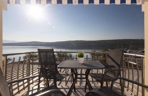 Cizici Apartment | One bedroom apartment near beach Čižići, Krk (A-20433-b)