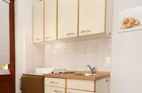 Dugi Rat Apartment | One bedroom apartment near beach Duće, Omiš (A-4853-c)