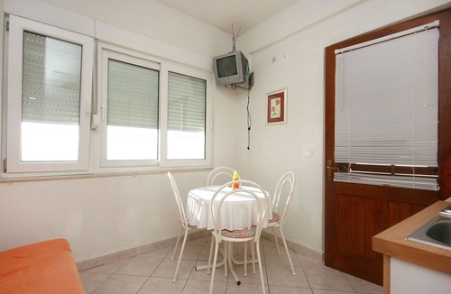 Dugi Rat Apartment | One bedroom apartment near beach Duće, Omiš (A-4853-c)