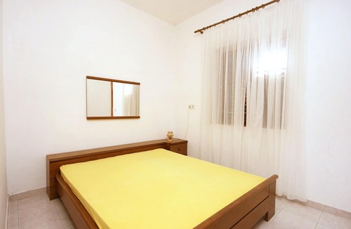 Dugi Rat Apartment | One bedroom apartment near beach Duće, Omiš (A-4853-d)
