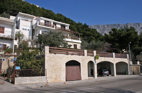 Dugi Rat Apartment | One bedroom apartment near beach Duće, Omiš (A-4853-d)