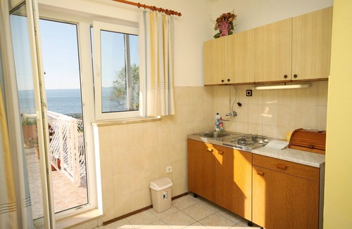 Dugi Rat Apartment | One bedroom apartment near beach Duće (Omiš) (A-5275-a)