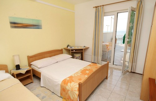 Dugi Rat Apartment | One bedroom apartment near beach Duće (Omiš) (A-5275-a)