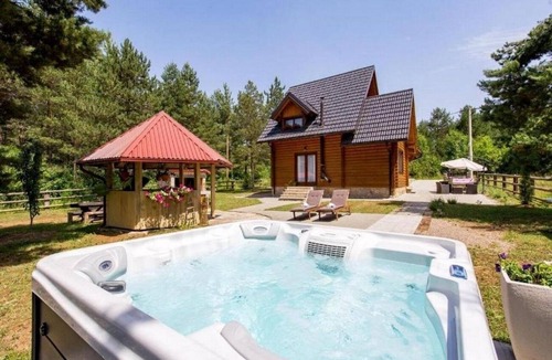 Rudanovac Apartment | One bedroom apartment with hot tub Rudanovac (Plitvice) (A-20767-b)