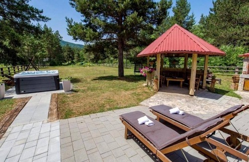 Rudanovac Apartment | One bedroom apartment with hot tub Rudanovac, Plitvice (A-20767-c)