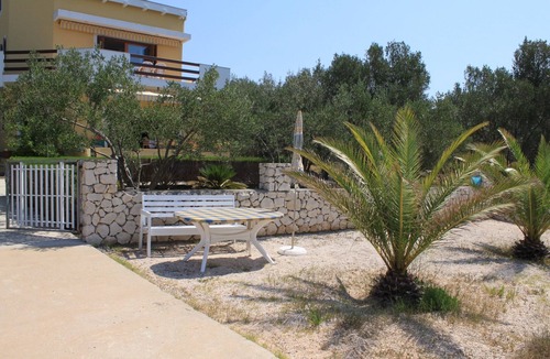 Kukljica Apartment | One bedroom apartment near beach Cove Kunčabok, Ugljan (A-8255-a)