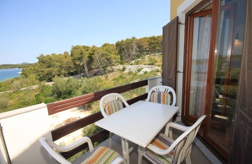 Kukljica Apartment | One bedroom apartment near beach Cove Kunčabok, Ugljan (A-8255-c)