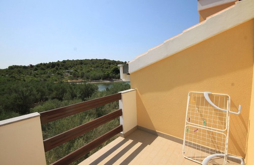 Kukljica Apartment | One bedroom apartment near beach Cove Kunčabok, Ugljan (A-8255-c)