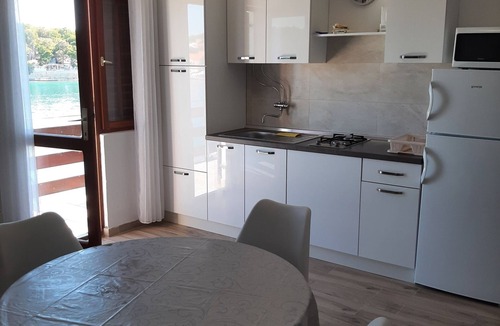 Kukljica Apartment | One bedroom apartment with balcony and sea view Kukljica, Ugljan (A-8260-a)
