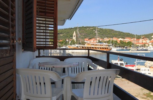 Kukljica Apartment | One bedroom apartment with balcony and sea view Kukljica, Ugljan (A-8260-b)