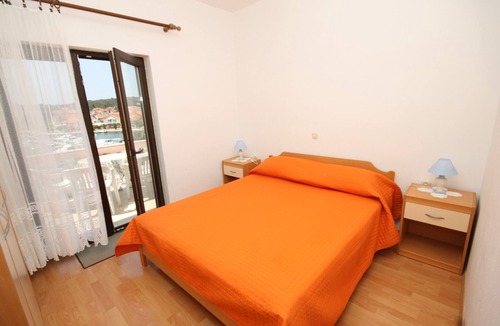 Kukljica Apartment | One bedroom apartment with terrace and sea view Kukljica, Ugljan (A-8318-c)