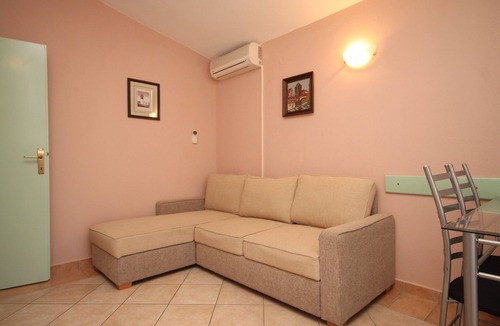 Kukljica Apartment | One bedroom apartment with balcony Kukljica, Ugljan (A-8400-a)