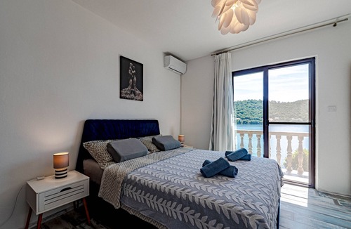 Ubli Apartment | One bedroom apartment near beach Ubli, Lastovo (A-16599-a)