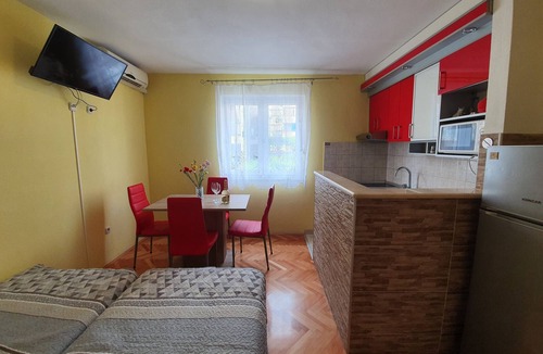 Gorinka Apartment | One bedroom apartment with hot tub Makarska (A-18898-b)