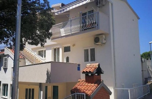 Istok Apartment | One bedroom apartment with balcony Makarska (A-25240-a)