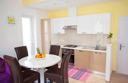 Bidol Apartment | One bedroom apartment with balcony and sea view Makarska (A-11418-a)