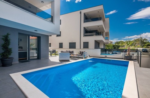 Vantacici Apartment | One bedroom apartment with a swimming pool Vantačići, Krk (A-19303-a)