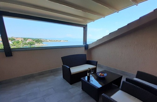 Vantacici Apartment | One bedroom apartment near beach Vantačići, Krk (A-19306-a)
