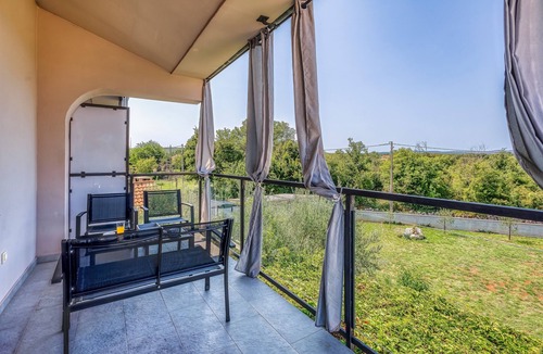 Milovcici Apartment | One bedroom apartment with terrace Milovcici, Krk (A-19352-a)