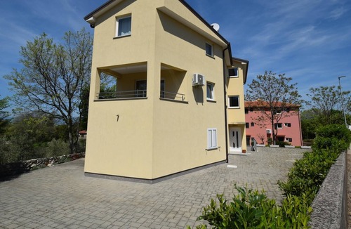 Malinska Apartment | One bedroom apartment with balcony Malinska, Krk (A-19372-b)