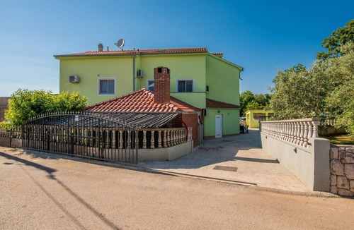 Milovcici Apartment | One bedroom apartment with balcony Milovcici, Krk (A-19308-c)