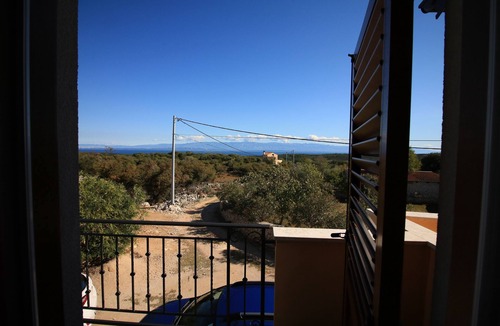 Punta Kriza Apartment | One bedroom apartment with balcony and sea view Punta križa, Cres (A-18644-a)