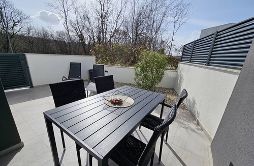 Malinska-Dubasnica Apartment | One bedroom apartment with terrace Njivice, Krk (A-22803-a)
