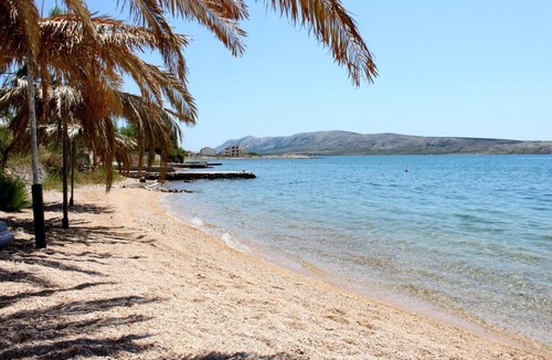 Vidalici Apartment | One bedroom apartment with hot tub by the beach Vidalići, Pag (A-18936-a)