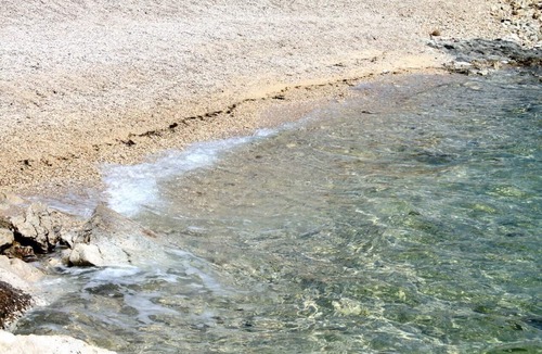Vidalici Apartment | One bedroom apartment with hot tub by the beach Vidalići, Pag (A-18936-a)