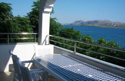 Vidalici Apartment | One bedroom apartment with hot tub by the beach Vidalići, Pag (A-18936-c)