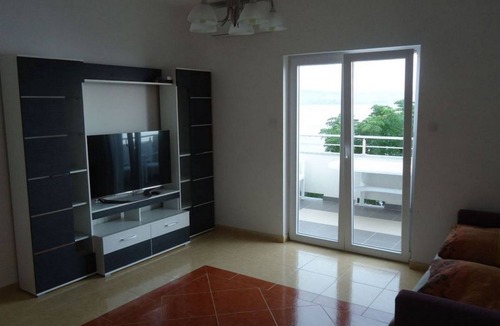 Vidalici Apartment | One bedroom apartment with hot tub by the beach Vidalići, Pag (A-18936-d)