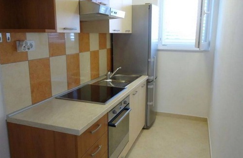 Vidalici Apartment | One bedroom apartment with hot tub by the beach Vidalići, Pag (A-18936-e)