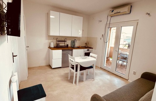 Vidalici Apartment | One bedroom apartment with terrace and sea view Vidalići, Pag (A-24330-b)