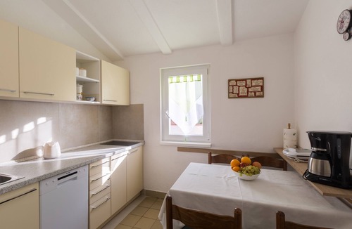 Karigador Apartment | One bedroom apartment with terrace and sea view Karigador, Novigrad (A-2534-a)