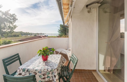 Karigador Apartment | One bedroom apartment with terrace and sea view Karigador, Novigrad (A-2534-a)