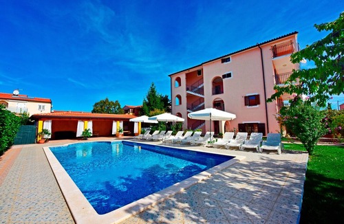 Dajla Apartment | One bedroom apartment with a swimming pool Novigrad (A-6951-a)