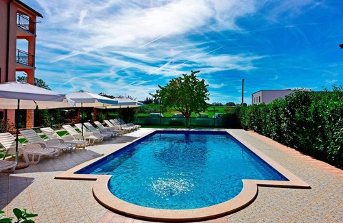 Dajla Apartment | One bedroom apartment with a swimming pool Novigrad (A-6951-a)