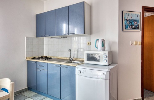 Pirovac Apartment | One bedroom apartment with terrace Pirovac, Šibenik (A-15320-a)