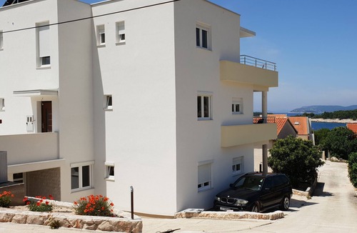 Primosten Burnji Apartment | One bedroom apartment with terrace and sea view Bilo (Primošten) (A-14601-a)