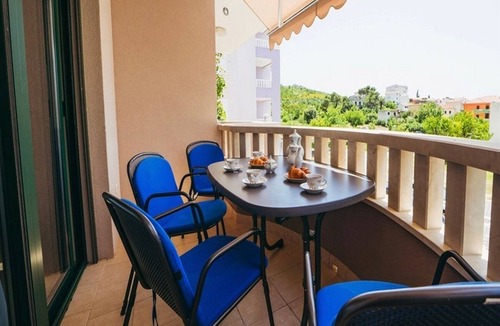 Promajna Apartment | One bedroom apartment with a swimming pool Promajna, Makarska (A-6849-a)