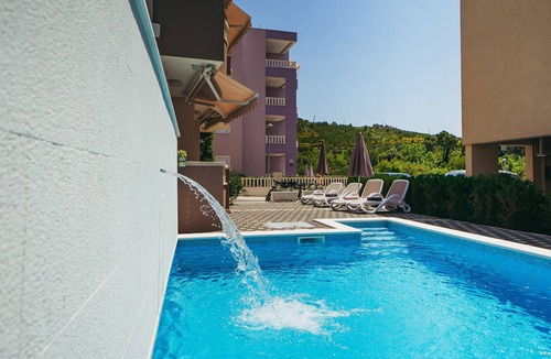 Promajna Apartment | One bedroom apartment with a swimming pool Promajna, Makarska (A-6849-b)