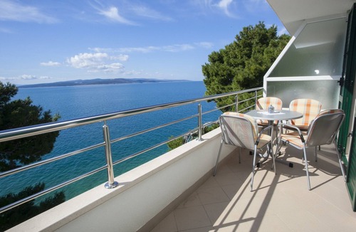 Promajna Apartment | One bedroom apartment near beach Promajna, Makarska (A-2592-a)