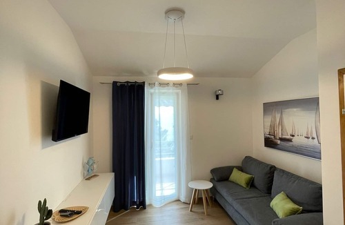 Promajna Apartment | One bedroom apartment near beach Promajna, Makarska (A-2592-a)