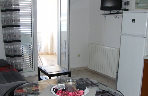 Arbanija Apartment | One bedroom apartment with terrace and sea view Arbanija, Čiovo (A-16478-b)