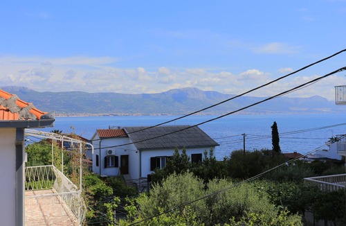 Businci Apartment | One bedroom apartment with terrace and sea view Arbanija, Čiovo (A-18797-b)