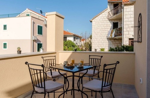 Supetar Apartment | One bedroom apartment with terrace Supetar, Brač (A-16294-a)