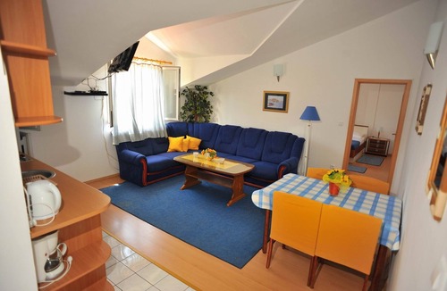 Sutivan Apartment | One bedroom apartment with a swimming pool Sutivan, Brač (A-16846-c)