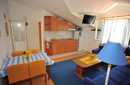 Sutivan Apartment | One bedroom apartment with a swimming pool Sutivan, Brač (A-16846-c)