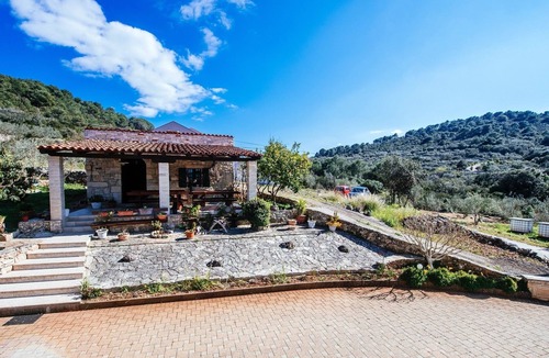 Iz Apartment | One bedroom apartment with terrace Veli Iž, Iž (A-25533-a)