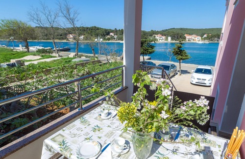 Veli Rat Apartment | One bedroom apartment near beach Veli Rat, Dugi otok (A-11525-c)